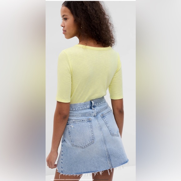 Size Large NWT Gap 
Essential Rib Henley T-Shirt
Citron Yellow - Picture 2 of 6